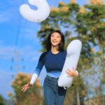 Yao Mi Instagram - 31歲·你好 翻轉人生 由自己來主導 我是一個很喜歡儀式感的人 過去生日總會以各種形式熱鬧慶祝 今年我選擇平靜平淡的心 迎接我的這一天 年齡不設限 維持最好的狀態 擁有愛人與被愛的能力 疫情這幾年讓我心境又成長許多 一切都很感恩也很知足 面對事情轉為從容淡定 奔波依舊 💙 感恩依舊 📷 @liveforlive #2022Yaomi 浙江橫店影視城