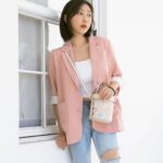 Yao Mi Instagram - 💓 所有的沈澱都是為了未來鋪路 要學會悶不吭聲的努力 記著自己的理想 擁有了他人的幫助 也要踏實的走 最後必要成為他人的明燈 照亮、成就、共享 🐝 📷： @liveforlive 包： @bcbgmaxazria #2022Yaomi