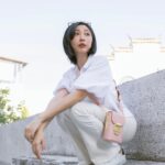 Yao Mi Instagram - 🍂 這個夏天沒完成的心願 這個秋天要實現+實踐 一起努力飛翔好嗎 📷： @liveforlive 包： @bcbgmaxazria #2022Yaomi 浙江橫店影視城