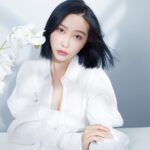 Yao Mi Instagram - 中秋佳節愉快🤍 夏日的遺憾 一定會被秋風溫柔化解 但願花好月圓人團圓🎑 #2022Yaomi 浙江橫店影視城