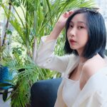 Yao Mi Instagram - 求智慧 求察覺力 以及睿智的雙眼 眼明心亮 明是非 辨善惡 如果累了 就戴上眼鏡 讓眼睛休息一下 😎🥸🤓 墨鏡： @trussardi 眼鏡： @hickmanneyewear #2022Yaomi Beijing