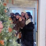 Yao Mi Instagram - 在人生的旅途中 我們遇見的每一個人 都有所啟發·給予意義 無論是從出發站相識 還是中轉站遇見 過程有人上車、有人下車 有收穫·有成長 2023列車即將到達 2024列車即將啟程 讓我們繼續 尋找美好 尋找自己 好好的感受生活 Happy New Year #充電完畢 #整裝出發 與我的充電寶 @yyyrrr414 第一次的出國旅行🩷💜 #2023Yaomi Seoul, Korea