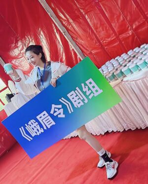 Yao Mi Instagram - #2023中行杯橫店馬拉松

今日是
馬拉松小蜜蜂🐝

每個劇組需要派出3名代表

運動家精神的蜜
絕對是堅持跑完

#請看圖9 
中途遇到2位創意人士
穿著外送員的衣服
一位是美團外賣
一位是餓了嗎外賣

他們一邊跑著
一邊問旁邊的人
這是你的外賣嗎？
這是誰的外賣？
😆😆😆

齁呦
真的是很醋咪內

#2023Yaomi #橫店 #馬拉松
