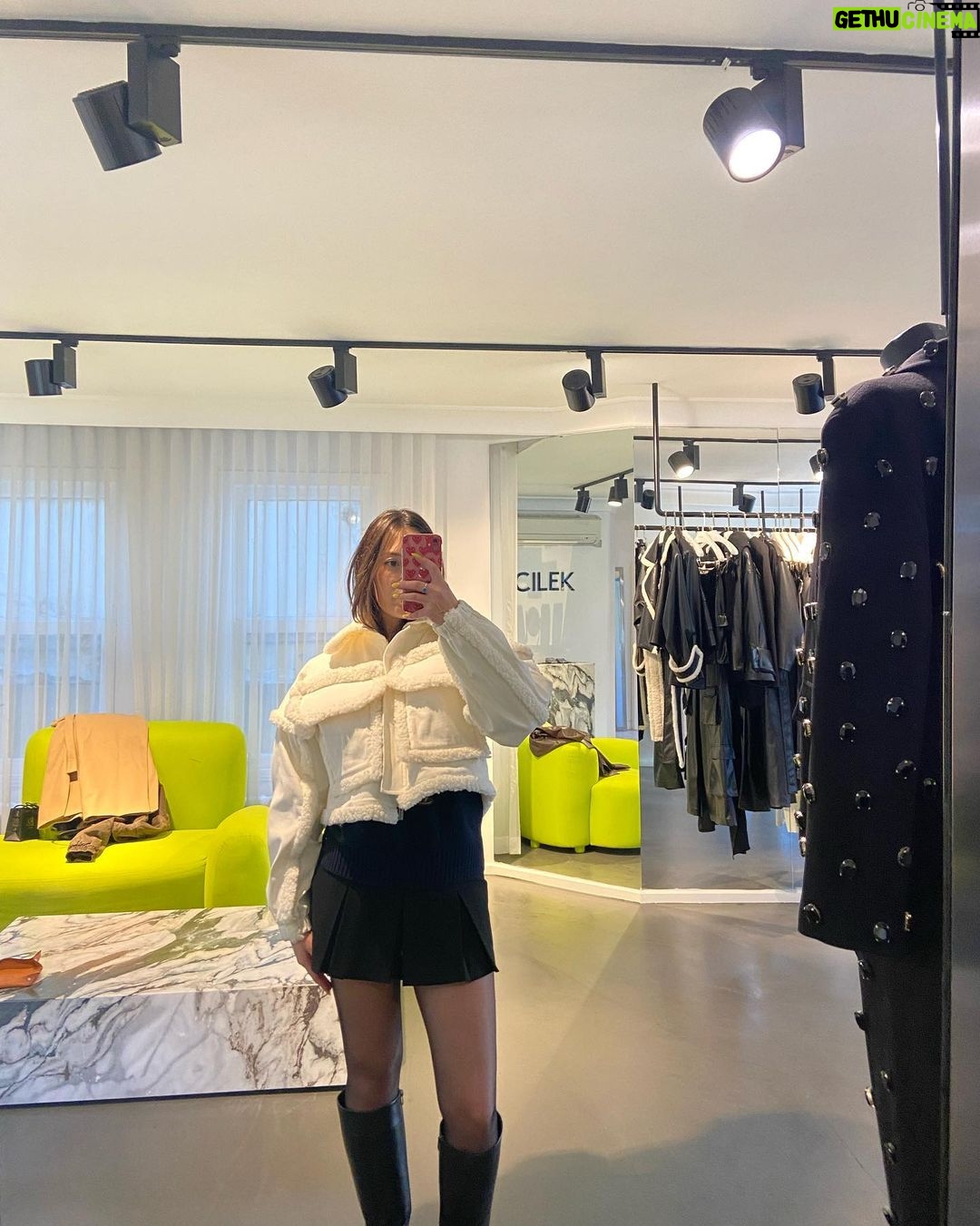 Yasmin Erbil Instagram - fit checks❤️🔥 #reklam