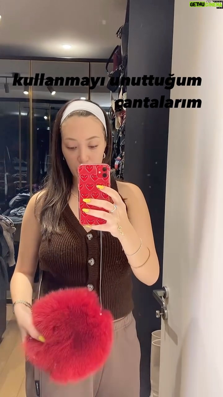 Yasmin Erbil Instagram - sizce nasıl kombinlenirler?🌸🏹 #reklam