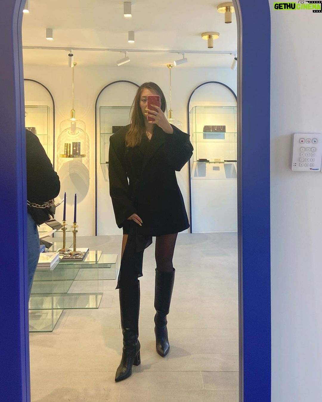 Yasmin Erbil Instagram - fit checks❤️🔥 #reklam