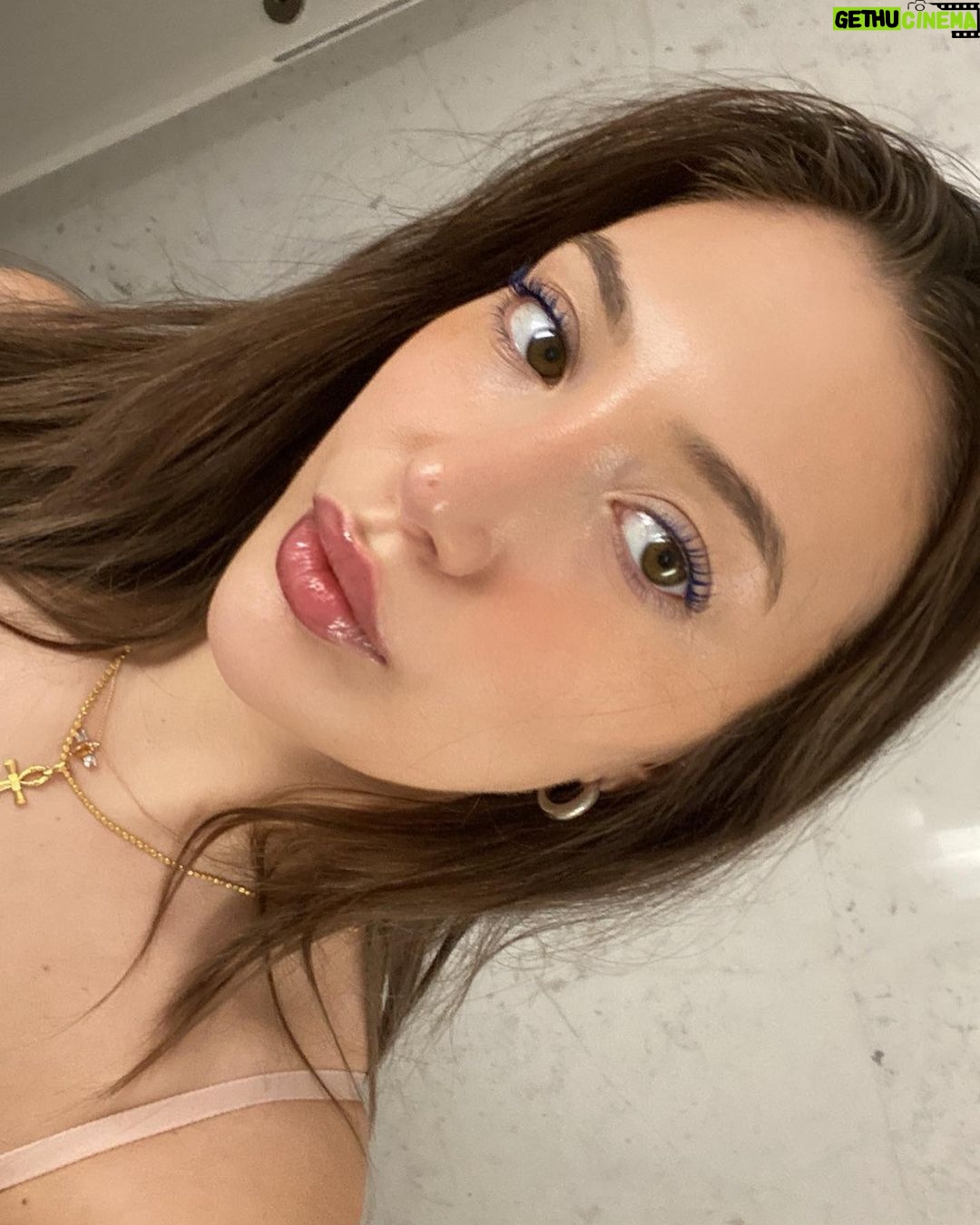 Yasmin Erbil Instagram - look at my eyes🪬🤎🤎