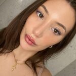 Yasmin Erbil Instagram - look at my eyes🪬🤎🤎