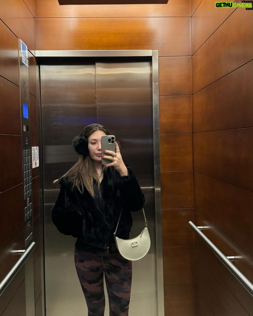 Yasmin Erbil Instagram - 🪞 selfiezz