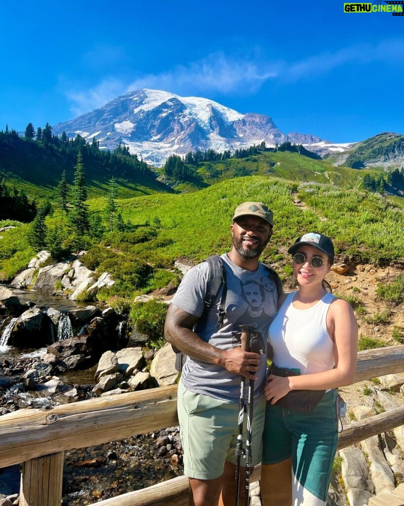Yasmine Aker Instagram - Hiking through paradise 🏔️ #mountrainiernationalpark #swissalpsoftheus #tahoma Mount Rainier, Paradise, WA