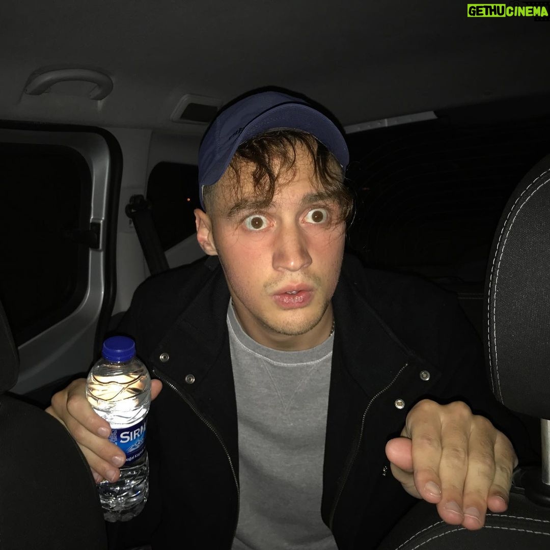 Yiğit Kalkavan Instagram - Daniel Radcliffe in taksi ile uber arasındaki farkı anlattığı kısa filmim ile yakında karşınızdayım
