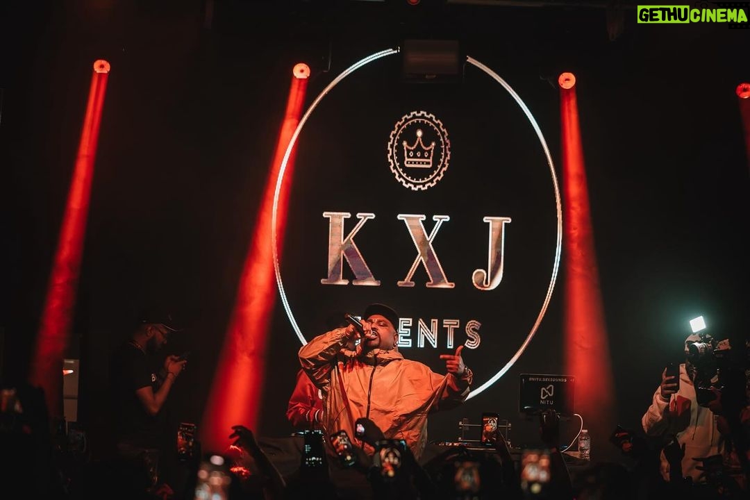 Yogi B Instagram - 90ML 3.0 🥃 EVENT OF THE YEAR💥🙌🏾 #kxjexclusiveahhh @karthikmusicexp @yogibsees @ak_sekaren @jarumuralee @chinnathamizha @annsamuel @nitu.beesounds @mannyxmusic @soundberry.ajs @dj.thas @dj_nkmusic_ Photography: @sarveshwar_photography MEDIA PARTER @ajs.events London, United Kingdom