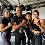 Yokasta Valle Instagram - Con cara de boxeador, dice mi sobrino Jared, después de un excelente trabajo 💪🏽 con mi padre @rommel_vallea Santa Ana, Costa Rica
