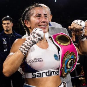 Yokasta Valle Instagram - Gracias Cartago, Gracias Costa Rica, he trabajado cada día de mi carrera para una noche mágica como la que Cartago me regaló anoche. Logramos demostrarle a Golden Boy y al mundo del boxeo como apoyamos mi país, de corazón gracias de nuevo, los amo!!! @grupomutual @kolbi_cr @miafemtech @cherycostarica @ccdrsanjoseoficial @atunsardimar