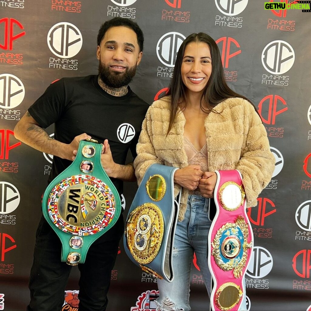 Yokasta Valle Instagram - Compartiendo en @dynamisfitness.ep con un gran campeón mexicano @luisnerynp, éxitos en tu gran pelea en 🇯🇵 es difícil pero no imposible!