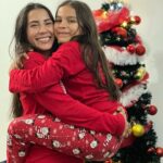Yokasta Valle Instagram - Modo Navidad activado 🎄 🫶🏽 • • • #navidad #modonavidad #familia #foto #sobrinahija #arbolnavidad #diciembre