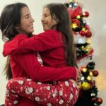 Yokasta Valle Instagram - Modo Navidad activado 🎄 🫶🏽 • • • #navidad #modonavidad #familia #foto #sobrinahija #arbolnavidad #diciembre