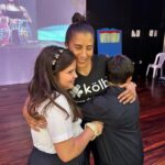 Yokasta Valle Instagram - Hoy gracias a @kolbi_cr visitamos las escuelas Ascensión Esquivel Ibarra y Manuel de Jesús Jiménez de Cartago. Me motiva ser Campeona del Mundo SI! Pero más me motiva poder ser ejemplo para las futuras generaciones de que si se puede, el deporte me forjó me dio la disciplina para ser quien soy hoy! A pesar de tener todo encontrar aprendí que se puede perder pero lo que no se vale es rendirse. No nos rindamos con nuestros niñ@s, ellos son el presente y el futuro de nuestro bello país 🇨🇷!#📸: @municartago Cartago, Costa Rica