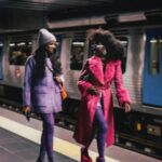 Yolanda Tati Instagram - Viral VS Real: Lisboa de Preto 😎🖤🥷🎤🇵🇹🇧🇷 BATEU 5 MILHÕES 🤯!!!!!! OBRIGADAAAAAA Mas, como é que… 5 200 000 🌽🌽 EM 72H??? Equivale a Metade da população Tuga a ver isto??? LOGO ISTO?? E eu que pensava que tinha um contributo mais SÉRIO a dar ao mundo 😂😂😂 Tornei-me NISTO. A Agente PATRULHA PATA Dos HITS. Já me reconhecem por isto nas Ruas. Onde quer que vá: Há quem fuja 🏃🏾‍♀️ e Há quem se ofereça 🙋🏾‍♀️ “EU JÁ TE VI!!!! Tu não é a das Músicas no t1k t@k ????” HUAHAHAHAHAHAH OBRIGADA PELOS 200K! E as Boas-vindas a quem acaba de chegar por aqui também! Faltam 4 Dias para a ESTREIA do meu Novo Projecto e ter-vos por aqui é MARAVILHOSO ❤️ SANGRA NA BATIDAAAA, VAAAMOS #MissYoloMood #Portugal #Brasil #Real #Viral #Trend #CompleteTheLyrics #JustForFun #Funk #AiPreto @l7nnon corre aqui 🤭 @magavilhas te dedico Lisbon, Portugal