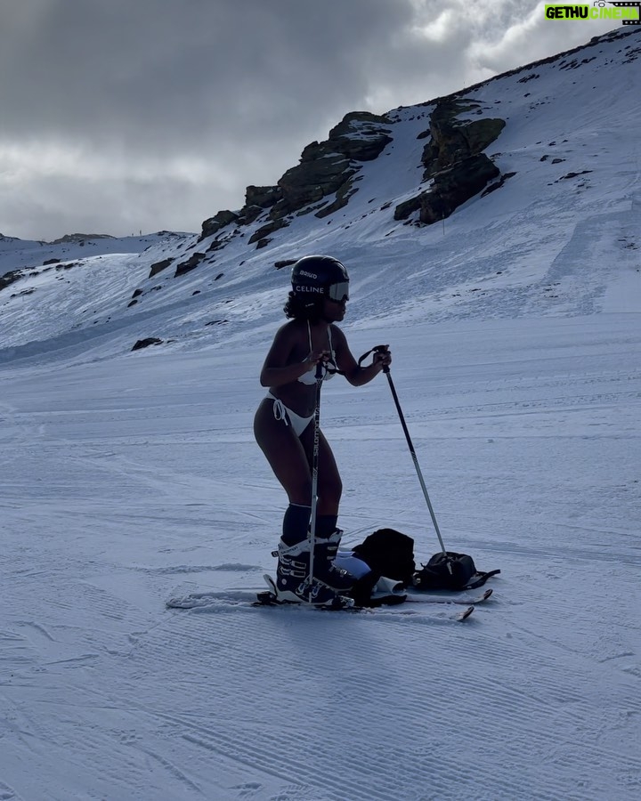 Yolanda Tati Instagram - Fogo no Parquinho da Frozen 🔥😈😈❄️ Duvidaram? TÁ AQUI. Sierra Nevada