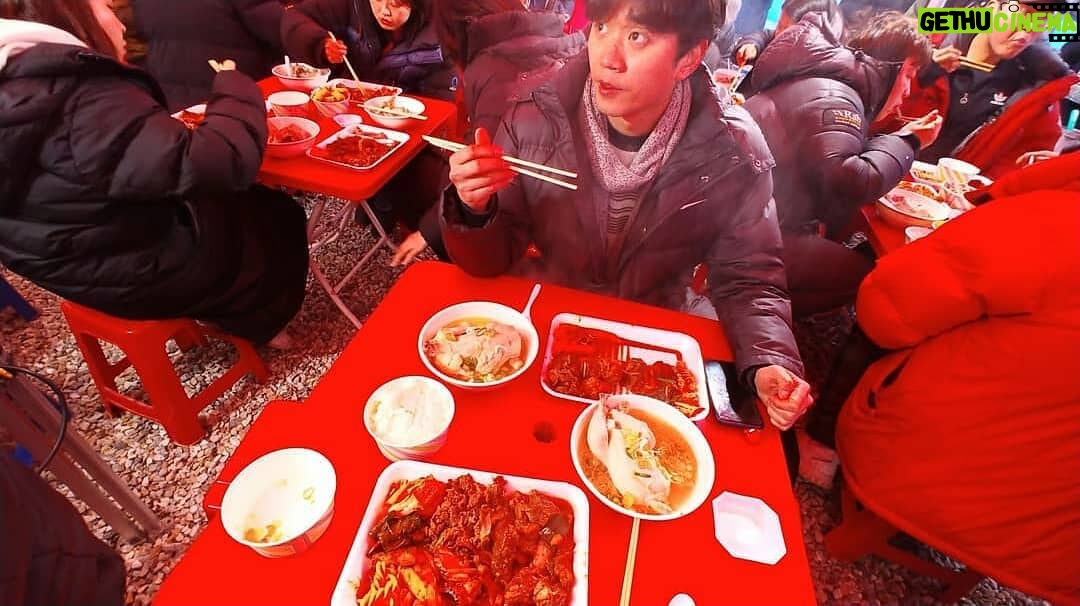 Yoo In-na Instagram - Food and Drink truck sent by IU to Yoo Inna's drama "Touch Your Heart" filming set - ctto @ys870922 아이유누나가 촬영장에 통크게쏨 삼계탕,갈비찜,불고기,오징어볶음 반찬많이 과일많이 배부르게 먹음 야호 #아이유 #유인나 #아이유인나 #진심이닿다