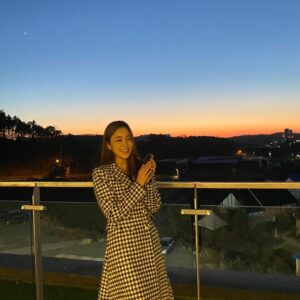 Yoon Jin-yi Instagram - happy virus😍