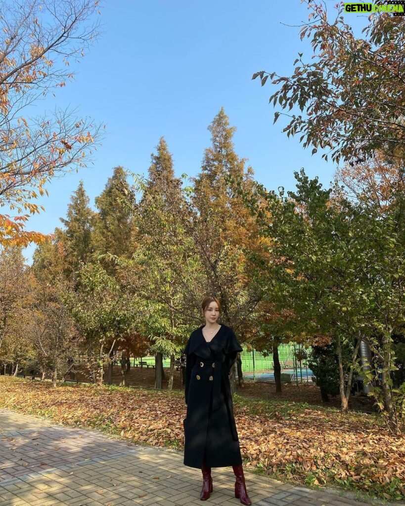 Yoon Jin-yi Instagram - 제일 좋은 가을 ❣️❣️