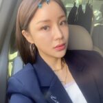 Yoon Jin-yi Instagram - 대기중 차안에서😽난왜 카니발 배경사진밖에 없지?
