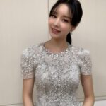 Yoon Jin-yi Instagram - kbs연기대상 시상식 왔어요 새해복 마니마니 받으세용❤️