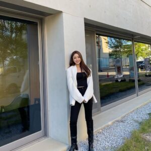 Yoon Jin-yi Instagram - ❤️