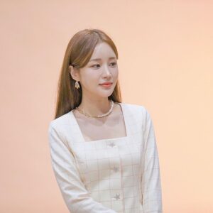 Yoon Jin-yi Instagram - 신사와아가씨 많이 사랑해 주세요🌸