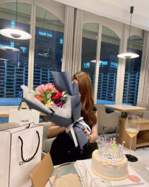Yoon Jin-yi Instagram - 고마워 ❤️내 칭구들