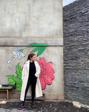 Yoon Jin-yi Instagram - 요즘 블랙컬러만 💖