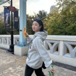 Yu Na Instagram - 아무 생각 없이 갔다가 학생분들이 많이 알아보셨는데 당황해서 다정하게 인사를 못해드린 것 같다 .. 다들 좋은 시간 보냈길.,🧚🏻‍♂️..
