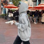 Yu Na Instagram - 아무 생각 없이 갔다가 학생분들이 많이 알아보셨는데 당황해서 다정하게 인사를 못해드린 것 같다 .. 다들 좋은 시간 보냈길.,🧚🏻‍♂️..