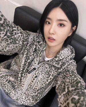 Yu Na Instagram - 라부라부..,..? ..