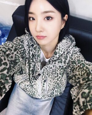 Yu Na Instagram - 라부라부..,..? ..
