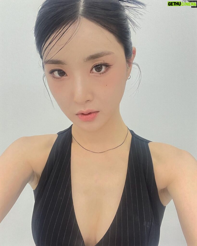 Yu Na Instagram - ONE MORE TIME🖤