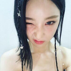 Yu Na Instagram - 오늘의 포인트는 별이였다 ⭐️