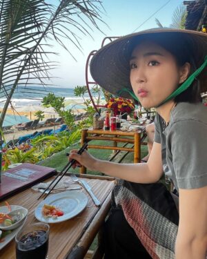 Yu Na Instagram - 관광객모드.,.