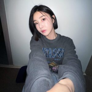 Yu Na Instagram - 아무에게도 예고하지 않은... 서프라이즈 싹둑 .,💇🏻‍♀️..
