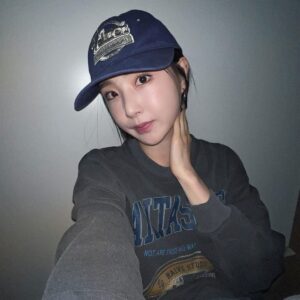 Yu Na Instagram - 아무에게도 예고하지 않은... 서프라이즈 싹둑 .,💇🏻‍♀️..