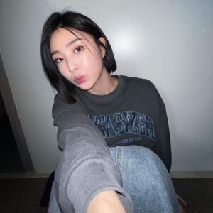 Yu Na Instagram - 아무에게도 예고하지 않은... 서프라이즈 싹둑 .,💇🏻‍♀️..