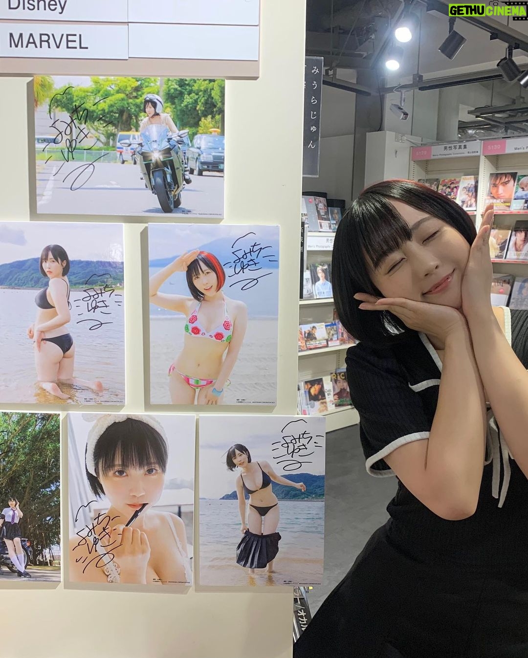 Yuki Yomichi Instagram - 今日は夜道雪2nd写真集こいしき リリースイベントでした! 全国から会いに来てくれて、、 中には私の担当したキャラクターのコスプレをしてきてくれた子まで✨ みんなの写真集を見た時の反応とか、緊張してる姿とかすごく可愛くて癒された一日でした😏 明日はナップス相模原店でイベント! ぜひ会いに来てくださいなー! #写真好きな人と繋がりたい #ポートレート #声優 #youtuber #ファインダー越しの私の世界 #ポートレート女子 #オフショット #バイク女子 #バイク好きな人と繋がりたい #バイク #ライダー #バイク乗りと繋がりたい #車 #車乗りと繋がりたい #車好きな人と繋がりたい #車好き グラビア #グラビアアイドル #グラビア撮影