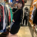 Yuki Yomichi Instagram - 本日は ゲキクロにて一日店長イベでした❤️ ご来店ありがとございましたッ！✨ きょうも暑かったねー☀️ #写真好きな人と繋がりたい #ポートレート #声優 #youtuber #ファインダー越しの私の世界 #ポートレート女子 #オフショット #バイク女子 #バイク好きな人と繋がりたい #バイク #ライダー #バイク乗りと繋がりたい #ゲキクロ #激ロック #ゲキロッククロージング #コラボ #渋谷　#アパレル #ロックファッション #パンクファッション #一日店長