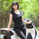 Yuki Yomichi Instagram – 🏍️夜道雪のちょっと寄り道🏍️
コラム更新🆙

ホンダ初！電動バイクEM1 e：に
乗ってみました！❤️
至って普通のスクーター。でも…。
見た目とは裏腹に走りが凄すぎる…。

ぜひ読んでね！

🔻
bike-news.jp/post/317025

#バイクのニュース