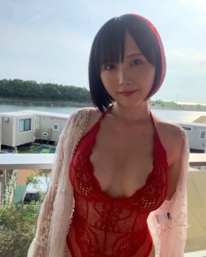 Yuki Yomichi Instagram - 発売初日で売り切れになった伝説の写真集
夜道雪2nd写真集こいしき

ぜひゲットしてみてね☺️

 #写真好きな人と繋がりたい #ポートレート #声優 #youtuber #ファインダー越しの私の世界 #ポートレート女子 #オフショット  #バイク女子 #バイク好きな人と繋がりたい #バイク #ライダー #バイク乗りと繋がりたい #車 #車乗りと繋がりたい #車好きな人と繋がりたい #車好き グラビア　#グラビアアイドル #グラビア撮影