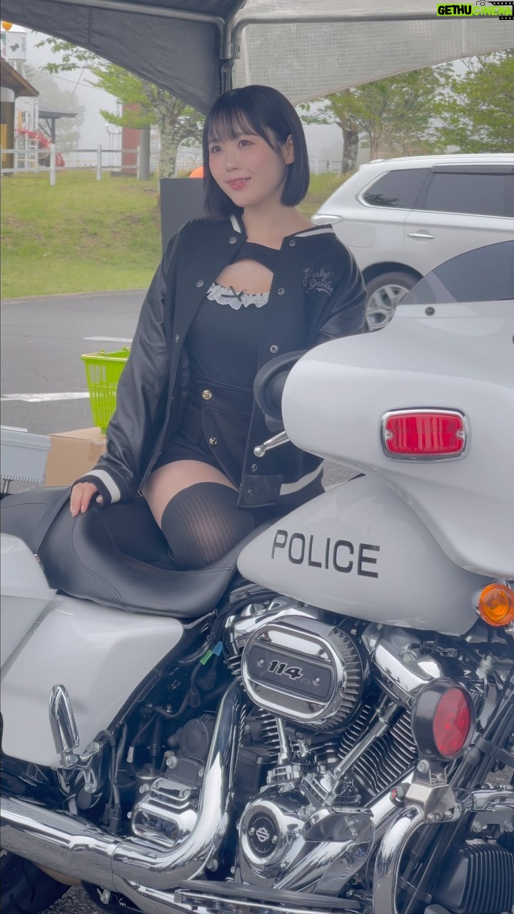 Yuki Yomichi Instagram - なんと!ハーレーです。 #写真好きな人と繋がりたい #ポートレート #声優 #youtuber #ファインダー越しの私の世界 #ポートレート女子 #オフショット #バイク女子 #バイク好きな人と繋がりたい #バイク #ライダー #バイク乗りと繋がりたい #ハーレーダビッドソン #ハーレーダビッドソン女子 #日光 #withharley #ウィズハーレー #ブルースカイミーティング #ブルースカイミーティング2023