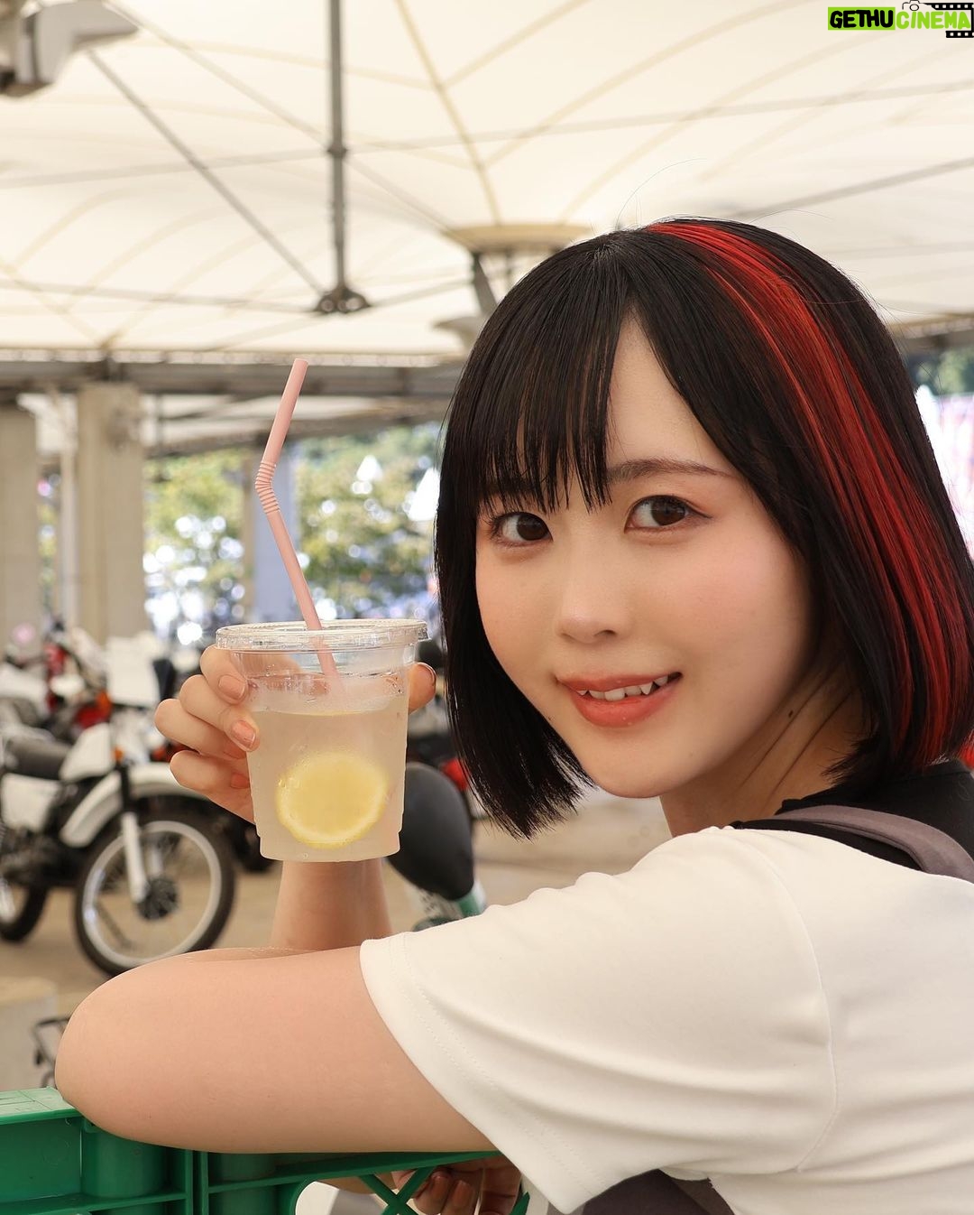 Yuki Yomichi Instagram - 昨日は千葉県柏市にて、 #bdsバイクセンサー真夏の祭典 にステージ登壇してました! 暑い中本当にみなさんきてくれてありがとうございます😊✨ #バイクセンサー さんの5000台が収容されてるオークションゾーンの光景は圧巻というかんじだった! 楽しかったー!☺️ #写真好きな人と繋がりたい #ポートレート #声優 #youtuber #ファインダー越しの私の世界 #ポートレート女子 #オフショット #バイク女子 #バイク好きな人と繋がりたい #バイク #ライダー #バイク乗りと繋がりたい #イベント #千葉県 #柏市 #BDS #バイクイベント #honda #kawasaki #yamaha #suzuki BDS 柏の杜会場