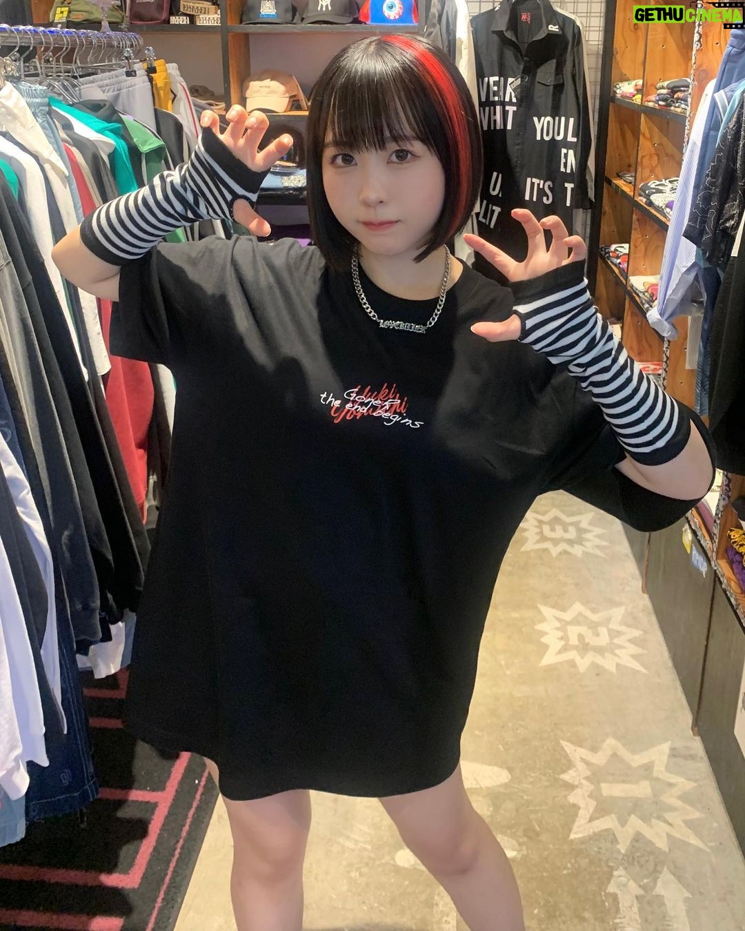 Yuki Yomichi Instagram - 本日は ゲキクロにて一日店長イベでした❤️ ご来店ありがとございましたッ!✨ きょうも暑かったねー☀️ #写真好きな人と繋がりたい #ポートレート #声優 #youtuber #ファインダー越しの私の世界 #ポートレート女子 #オフショット #バイク女子 #バイク好きな人と繋がりたい #バイク #ライダー #バイク乗りと繋がりたい #ゲキクロ #激ロック #ゲキロッククロージング #コラボ #渋谷 #アパレル #ロックファッション #パンクファッション #一日店長